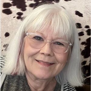 Meet your Posher, Edith